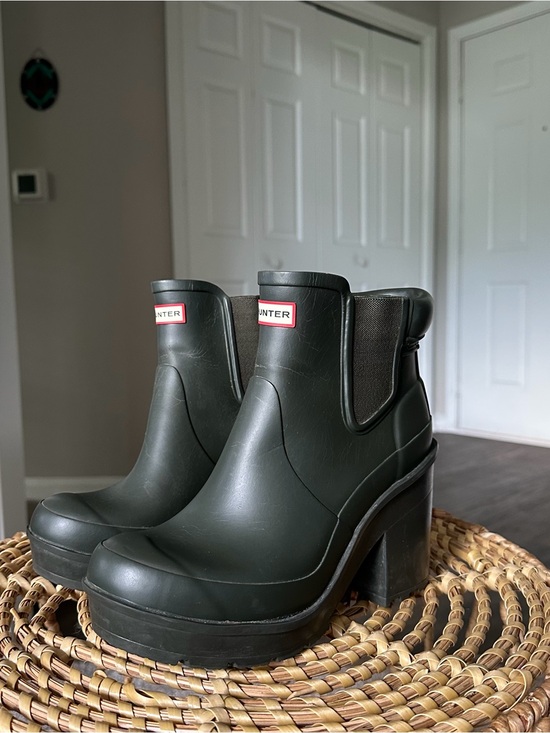 Hunter Shoes - Hunter Dark Green Chelsea Platform Rain Booties Women’s Size 7 Ankle Boot